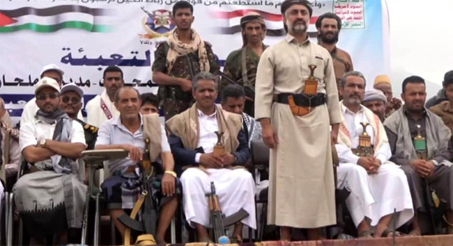 عضو مجلس النواب محمد بكير يحضر عرض شعبي لخريجي دورات (طوفان الأقصى) في مديرية ملحان بالمحويت