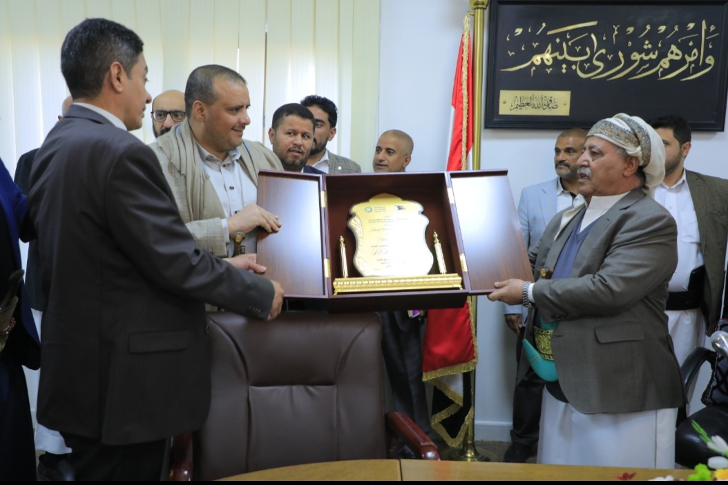 رئيس مجلس النواب يؤكد على أهمية توحيد الجهود الوطنية لتعزيز البيئة الاستثمارية وتحفيز المشاريع الاقتصادية.