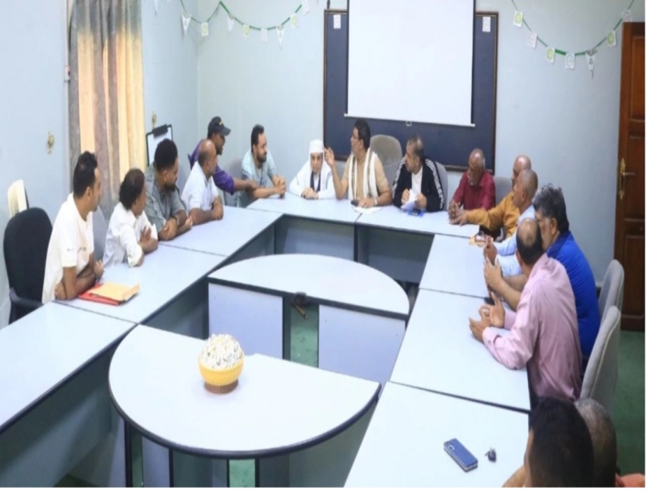 اجتماع بالحديدة يناقش خطة دعم الجبهة الثقافية وتفعيل دور الفنانين والمبدعين بحضور عضو مجلس النواب خيرات