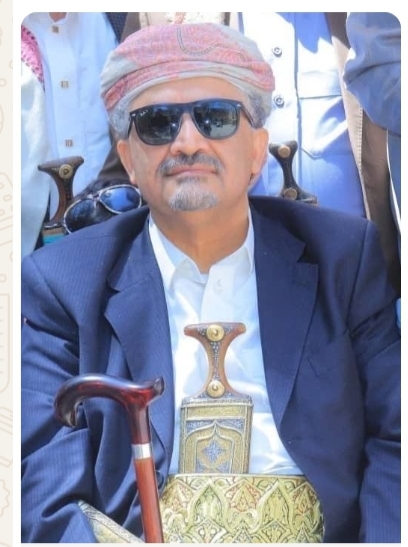 الشيخ حمير الأحمر يعزي الرئيس المشاط في وفاة والدته 