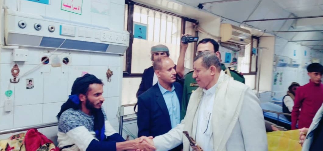 محافظ إب وعضو مجلس النواب الزنم يتفقدان أحوال الجرحى والمرضى ومنتسبي الأجهزة الأمنية 